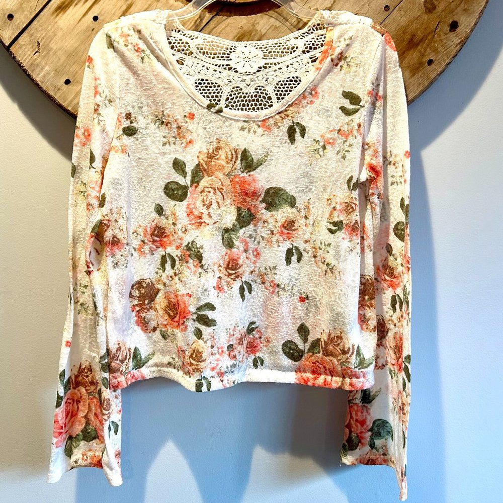 Rue 21 Spring Flower Roses Knit Top Shirt with Long Sleeves Lace Accent-L